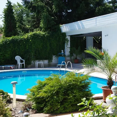 Gaestehaus Gaens - *